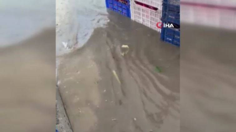 Yurdum insanı fırsatı kaçırmadı! Yağmur suyu ile aracını yıkadı - Resim: 7